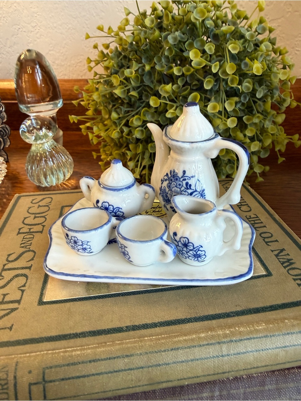 Vintage miniature White and Blue Porcelain Tea Set - Classic Floral Design - Picture 15 of 17